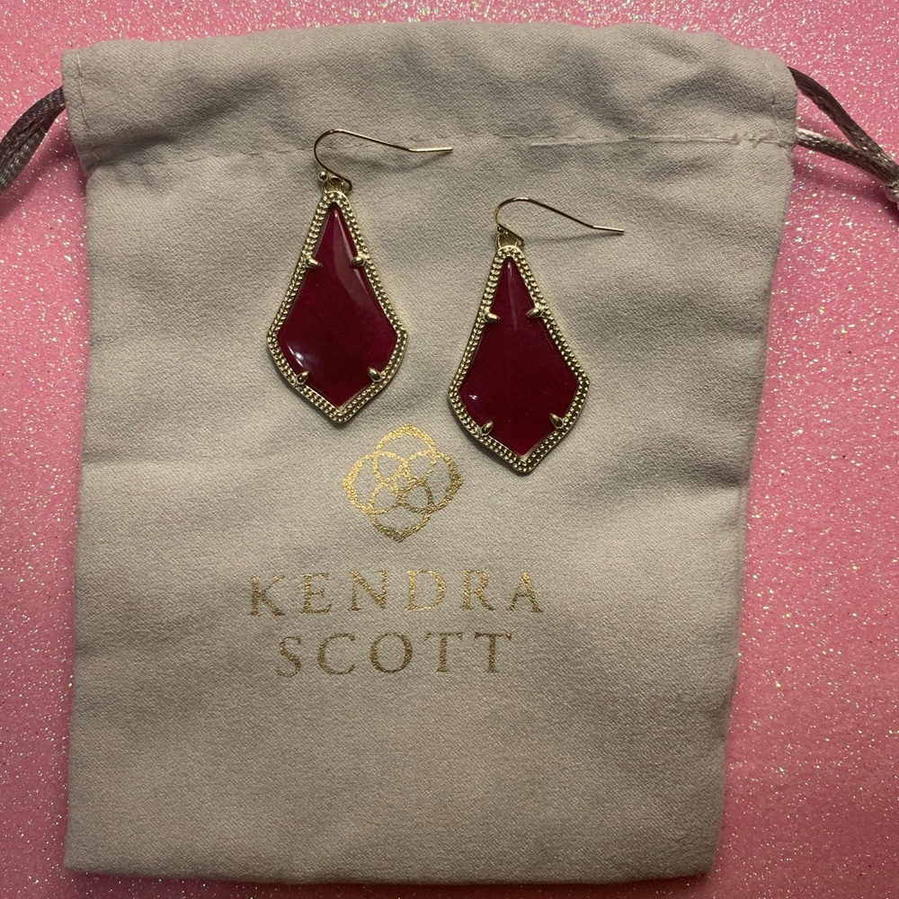 KENDRA SCOTT - Alex Drop Earrings in Maroon & Gold